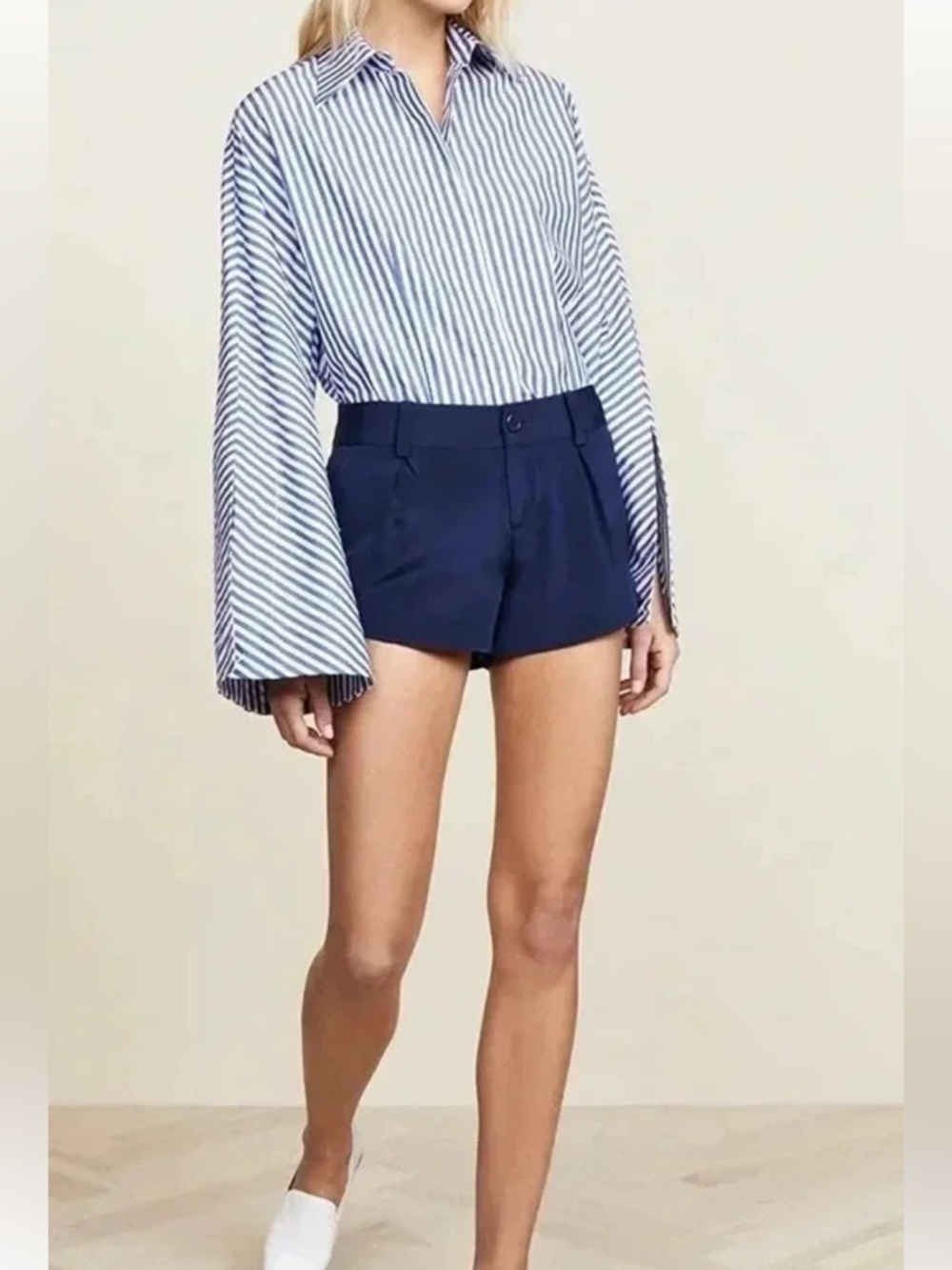 Alice and Olivia Silk Mini shorts in navy size 2
